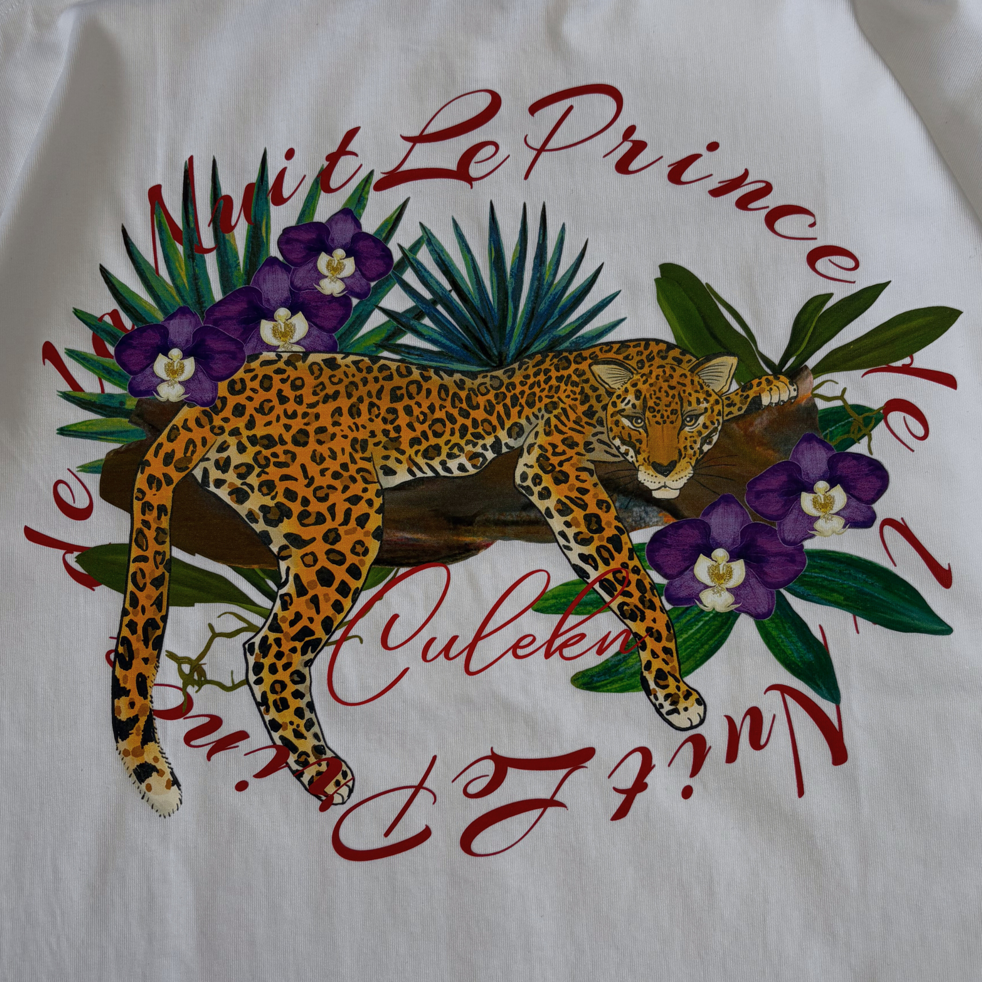 leopard design on the background zoom