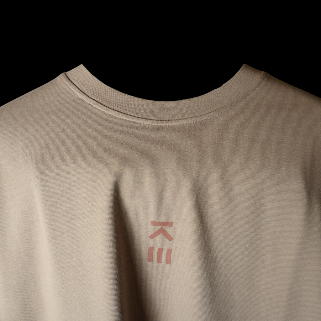 beige T shirt